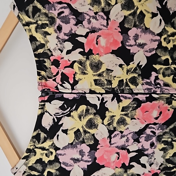 π 2/$25 Xhilaration Floral Dress - Picture 3 of 3